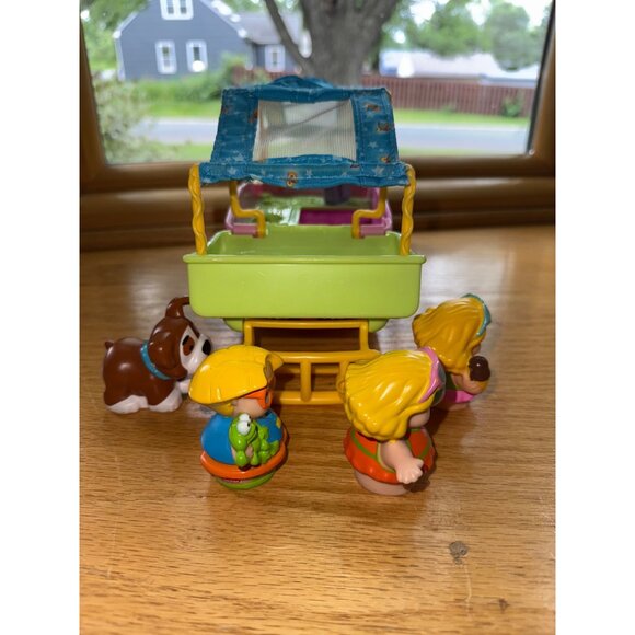Fisher-Price Little People Beach Camping Set With Camper & Figures - Picture 4 of 7